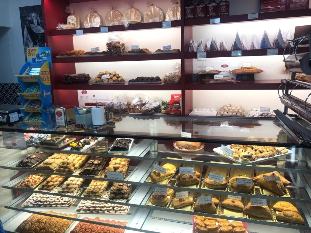 Foto 3 - El Piensos Dur&aacute;n Albense visita una de las tiendas de La Madrile&ntilde;a para agradecer su apoyo una...