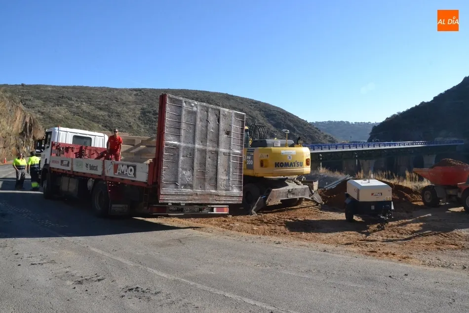 Foto 11 - Someten al nuevo puente del Risco de Martiago a las pruebas de carga  