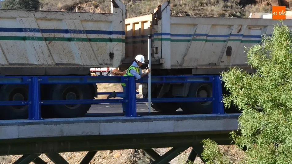Foto 8 - Someten al nuevo puente del Risco de Martiago a las pruebas de carga  