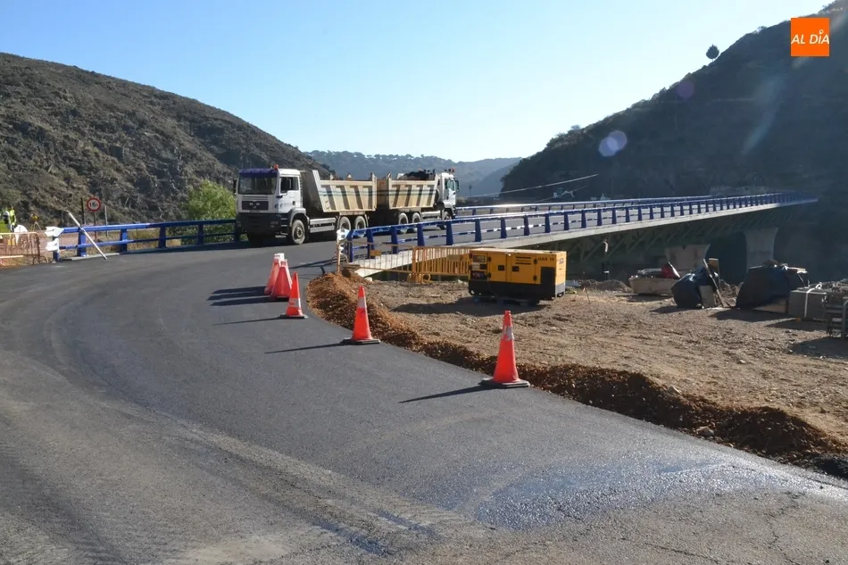 Foto 2 - Someten al nuevo puente del Risco de Martiago a las pruebas de carga  