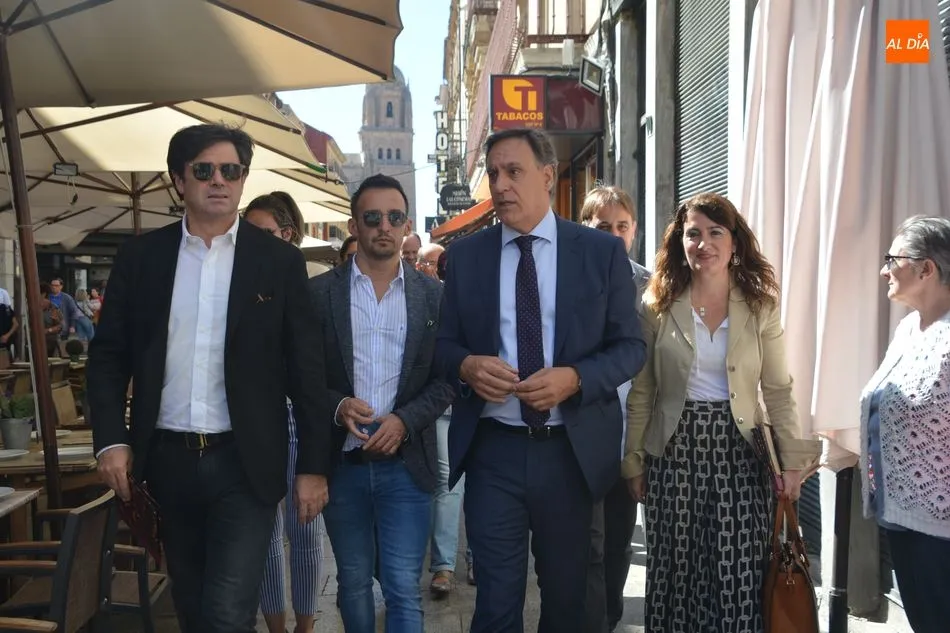 Foto 10 - El alcalde agradece a Amen&aacute;bar la elecci&oacute;n de Salamanca para rodar &lsquo;Mientras dure la guerra&rsquo;