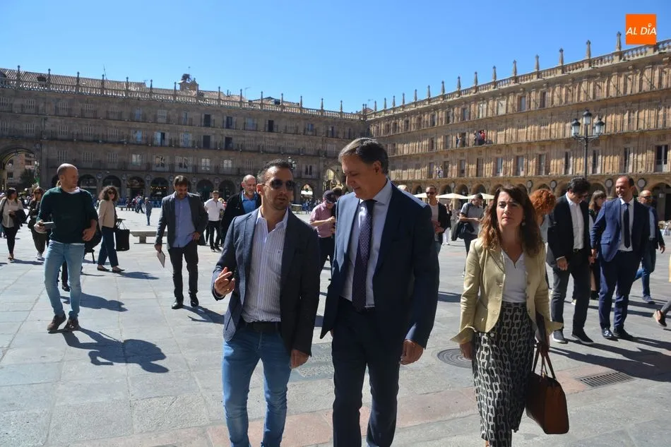 Foto 8 - El alcalde agradece a Amen&aacute;bar la elecci&oacute;n de Salamanca para rodar &lsquo;Mientras dure la guerra&rsquo;