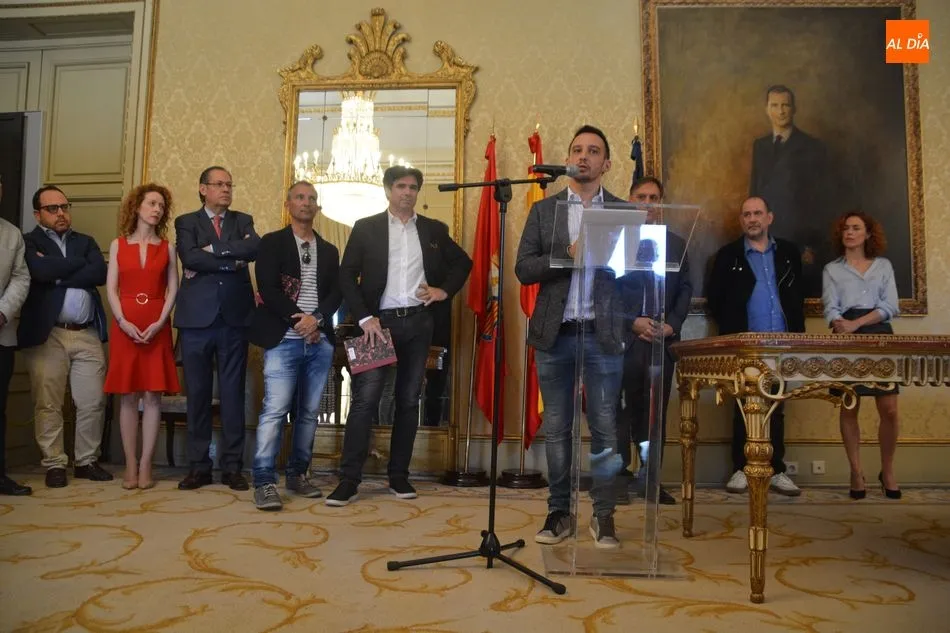 Foto 3 - El alcalde agradece a Amen&aacute;bar la elecci&oacute;n de Salamanca para rodar &lsquo;Mientras dure la guerra&rsquo;