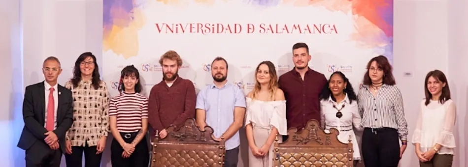 El rector de la USAL, Ricardo Rivero, junto a los representantes de Fridays For Future en Salamanca