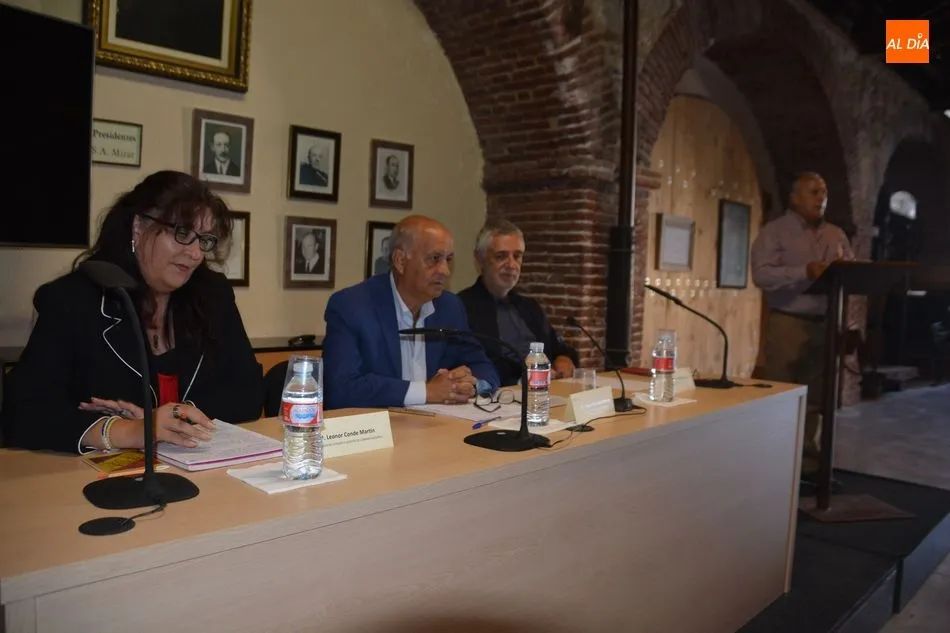 Foto 6 - Joaqu&iacute;n Merch&aacute;n, Agust&iacute;n Prieto y Leonor Conde participan en una charla coloquio organizada por...