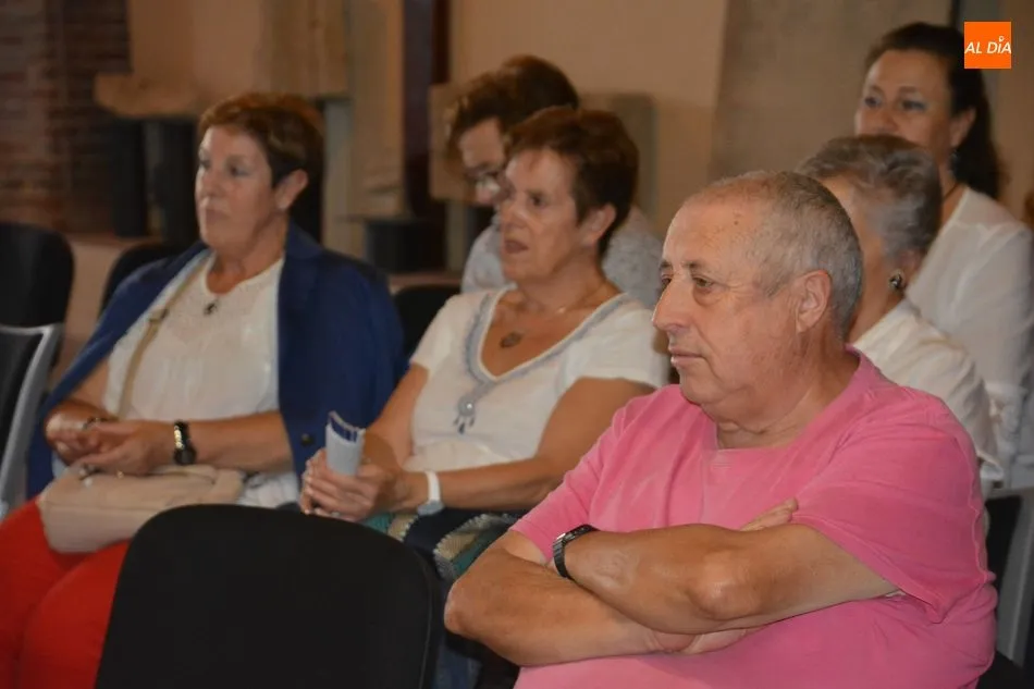 Foto 10 - Joaqu&iacute;n Merch&aacute;n, Agust&iacute;n Prieto y Leonor Conde participan en una charla coloquio organizada por...