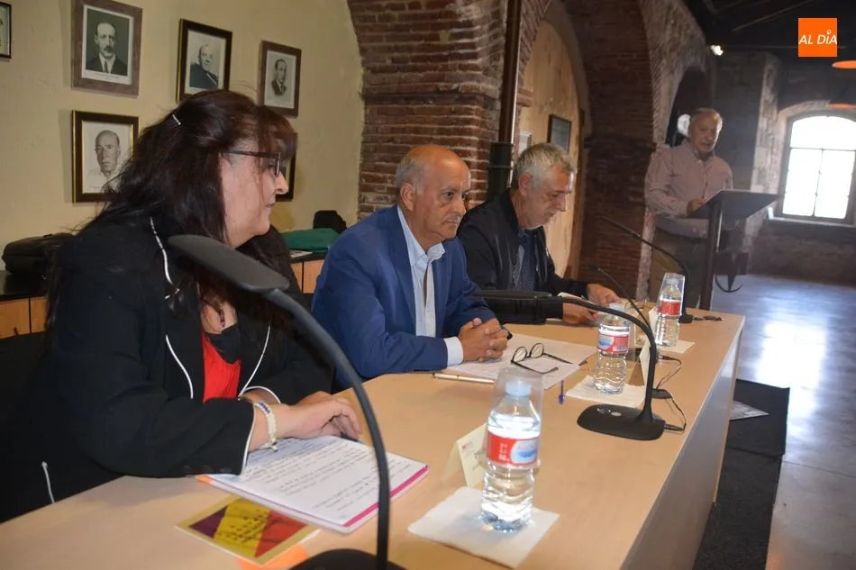 Foto 7 - Joaqu&iacute;n Merch&aacute;n, Agust&iacute;n Prieto y Leonor Conde participan en una charla coloquio organizada por...