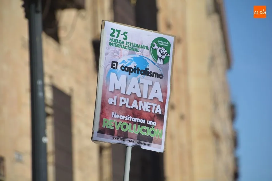 Foto 11 - Cientos de estudiantes salmantinos se manifiestan contra el cambio clim&aacute;tico