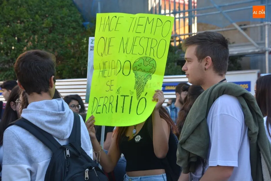 Foto 8 - Cientos de estudiantes salmantinos se manifiestan contra el cambio clim&aacute;tico