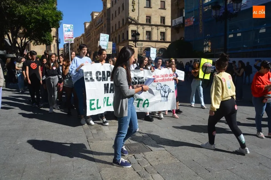 Foto 6 - Cientos de estudiantes salmantinos se manifiestan contra el cambio clim&aacute;tico