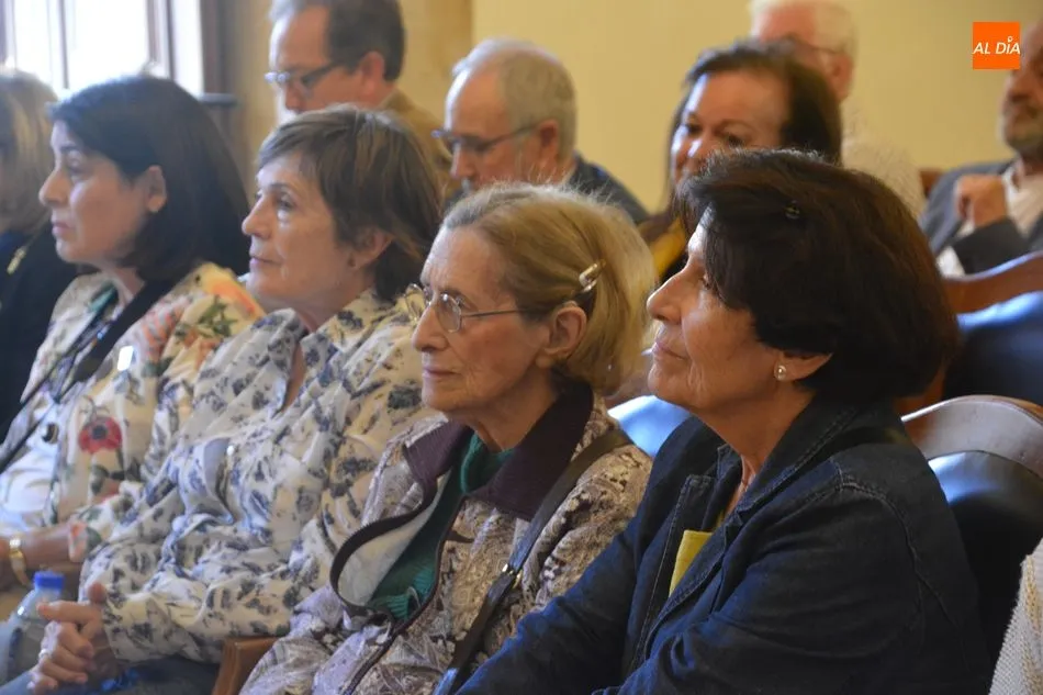 Foto 9 - La Asociaci&oacute;n de Amigos de Unamuno rinde homenaje a la memoria del poeta