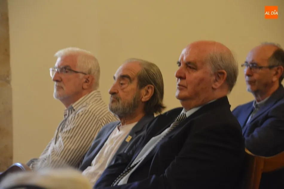 Foto 5 - La Asociaci&oacute;n de Amigos de Unamuno rinde homenaje a la memoria del poeta