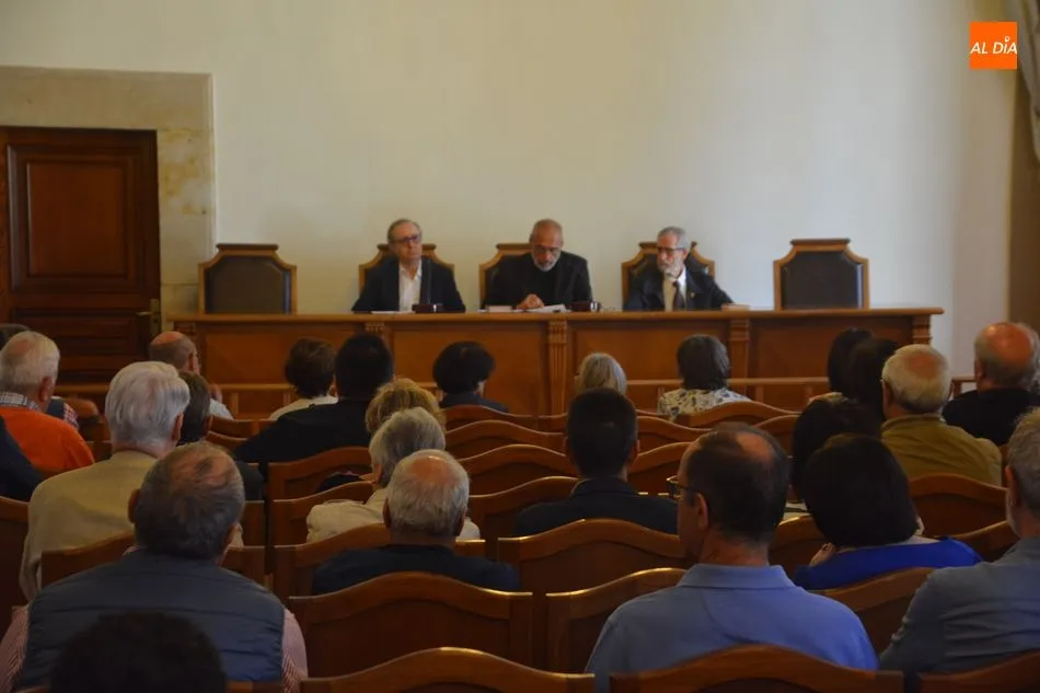 Foto 3 - La Asociaci&oacute;n de Amigos de Unamuno rinde homenaje a la memoria del poeta