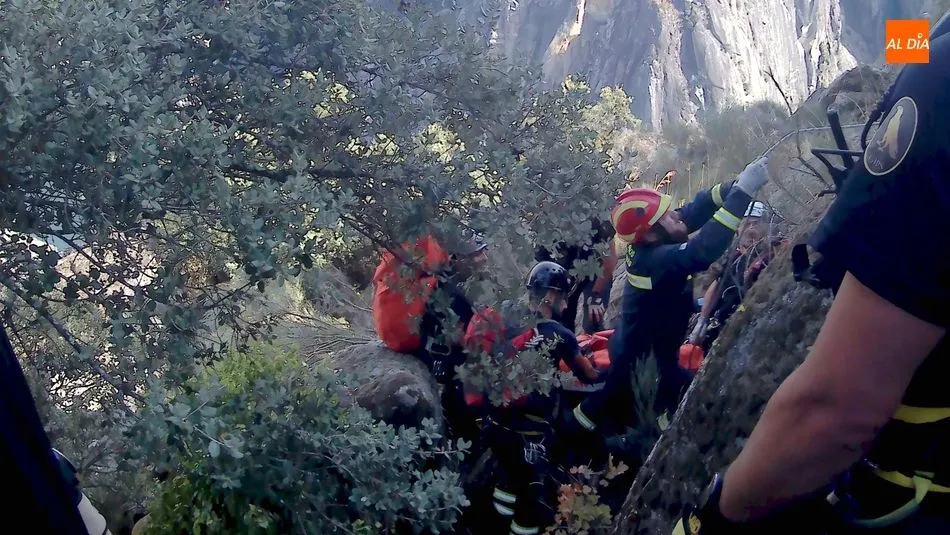 Foto 10 - Los Bomberos de Lumbrales participan en un simulacro de rescate en el Parque Natural del Duero...