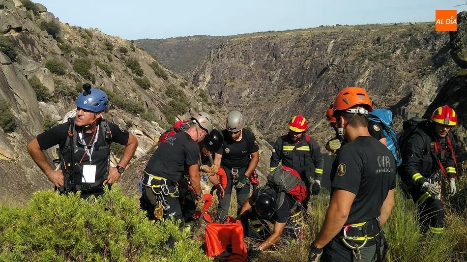 Foto 7 - Los Bomberos de Lumbrales participan en un simulacro de rescate en el Parque Natural del Duero...