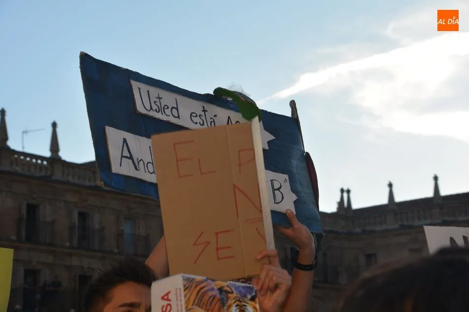 Foto 9 - Salamanca se echa a la calle por la&nbsp;manifestaci&oacute;n f&uacute;nebre a la Huelga Mundial por el Clima&nbsp;