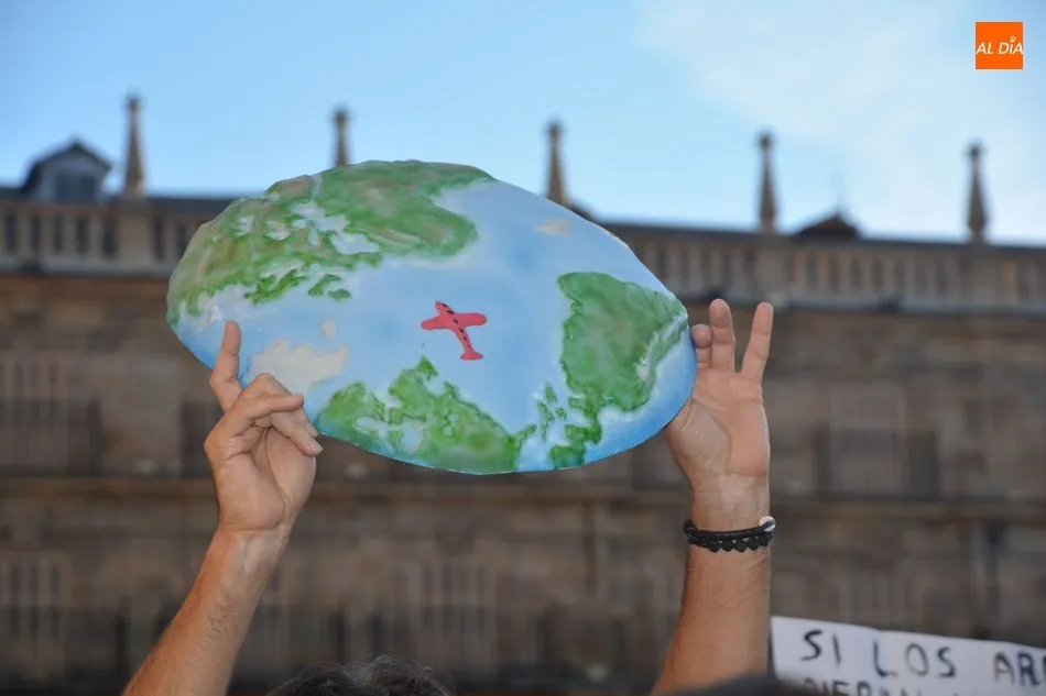 Foto 8 - Salamanca se echa a la calle por la&nbsp;manifestaci&oacute;n f&uacute;nebre a la Huelga Mundial por el Clima&nbsp;