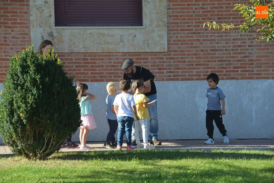 Foto 10 - Los m&aacute;s peque&ntilde;os de Huerta Otea disfrutan de las fiestas con juegos infantiles