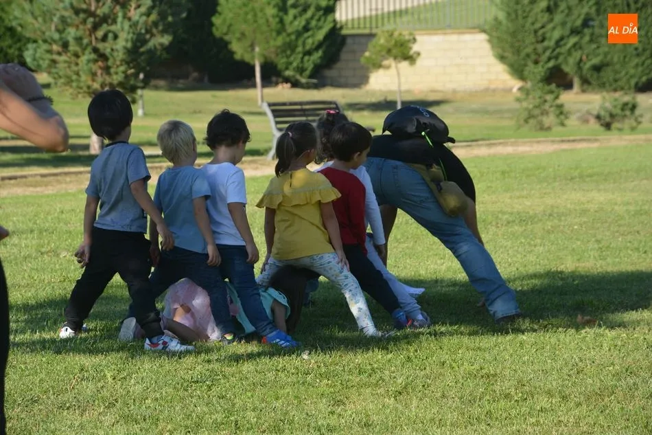Foto 2 - Los m&aacute;s peque&ntilde;os de Huerta Otea disfrutan de las fiestas con juegos infantiles
