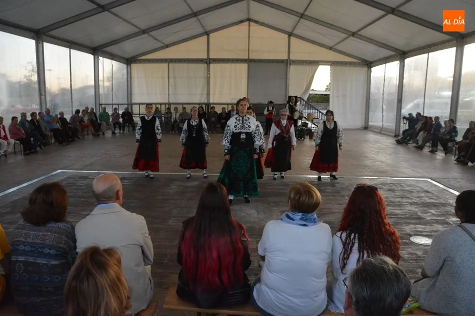 Foto 10 - Bailes charros para amenizar la segunda jornada festiva de Santiz