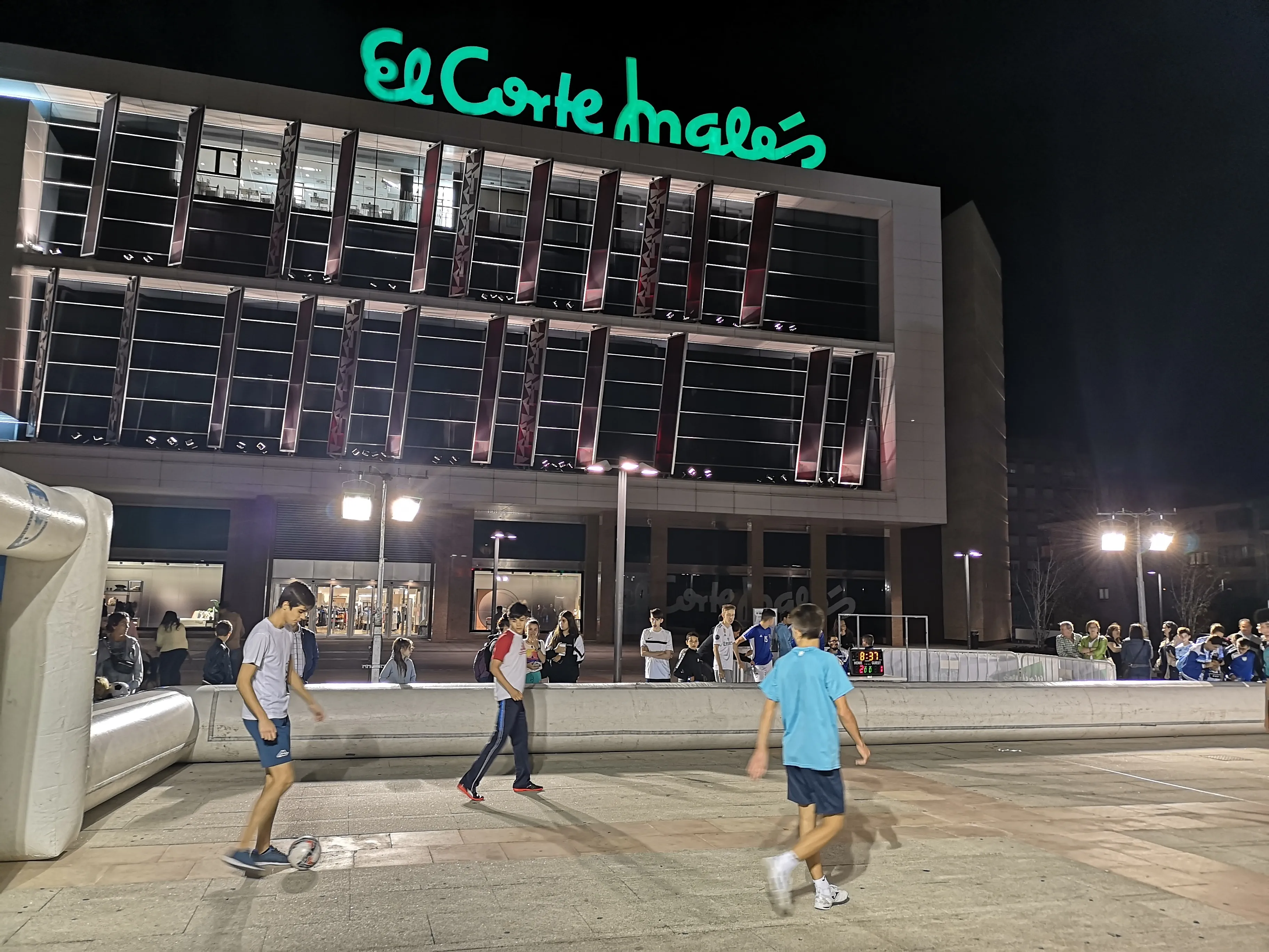 Foto 3 - El Corte Ingl&eacute;s celebra por todo lo alto su IV Soccer Street a favor de Pyfano