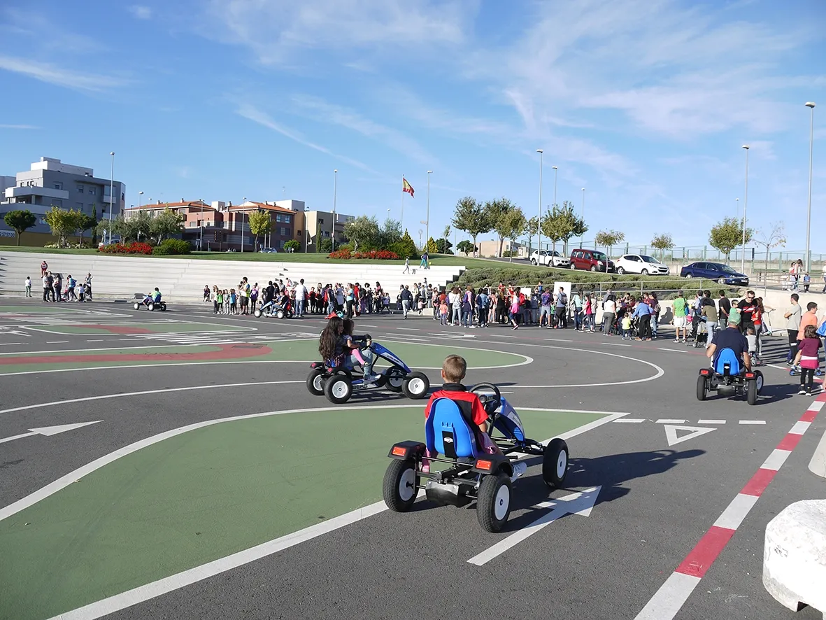 Foto 4 - Los m&aacute;s j&oacute;venes de Carbajosa disfrutan del Circuito de Karts