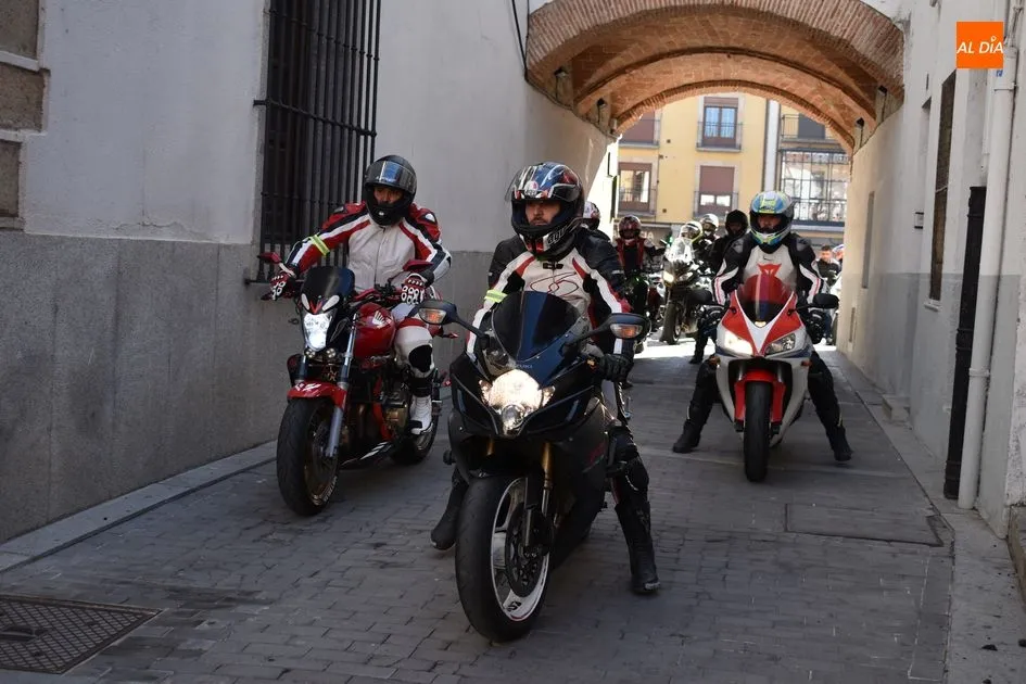 La III Quedada Motera comenzó desde la Plaza Mayor