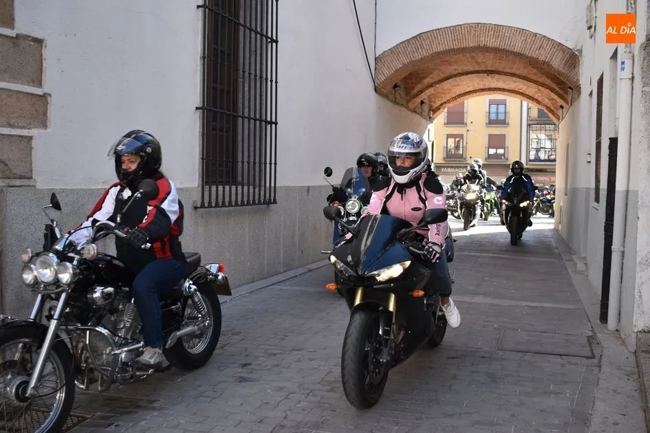 Foto 9 - Ciento ochenta motos inundan y rugen en Alba de Tormes  