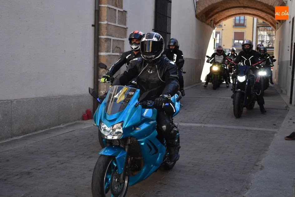 Foto 5 - Ciento ochenta motos inundan y rugen en Alba de Tormes  