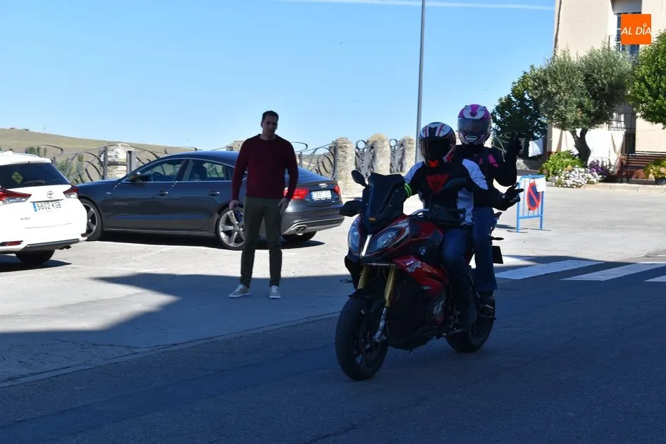 Foto 10 - Ciento ochenta motos inundan y rugen en Alba de Tormes  