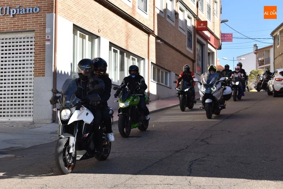 Foto 6 - Ciento ochenta motos inundan y rugen en Alba de Tormes  