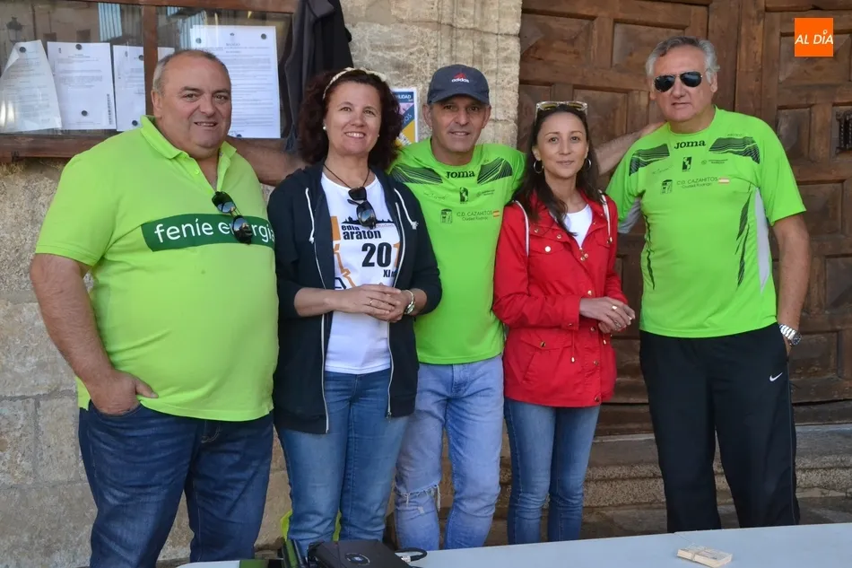 Foto 8 - Unas 85 personas desayunan gratis por subir a la Plaza Mayor en bici  