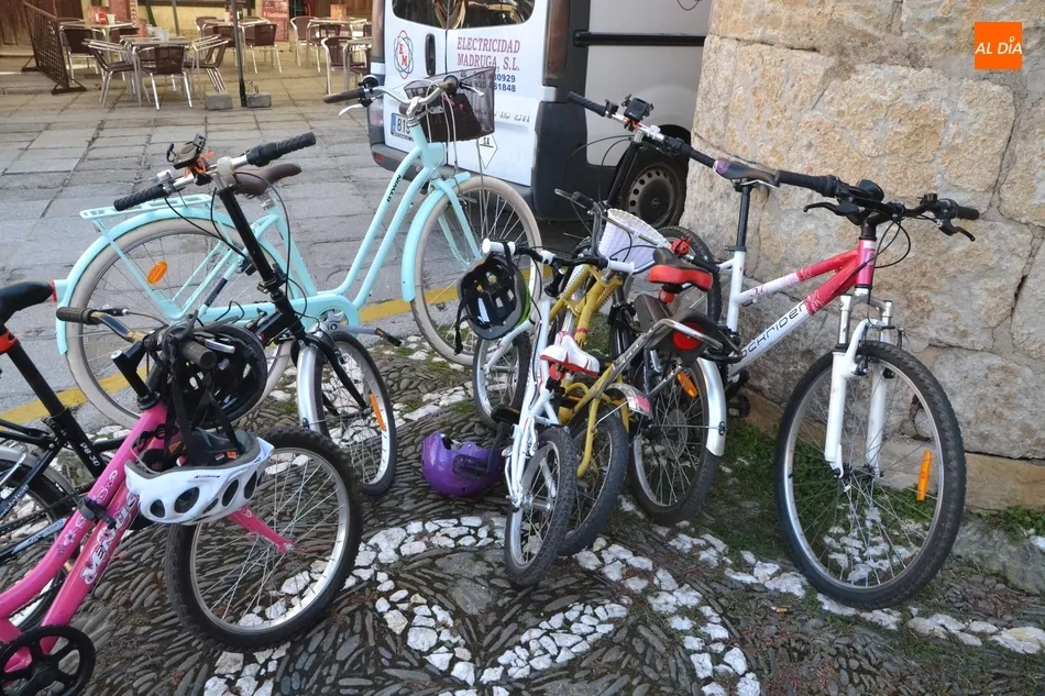 Foto 2 - Unas 85 personas desayunan gratis por subir a la Plaza Mayor en bici  