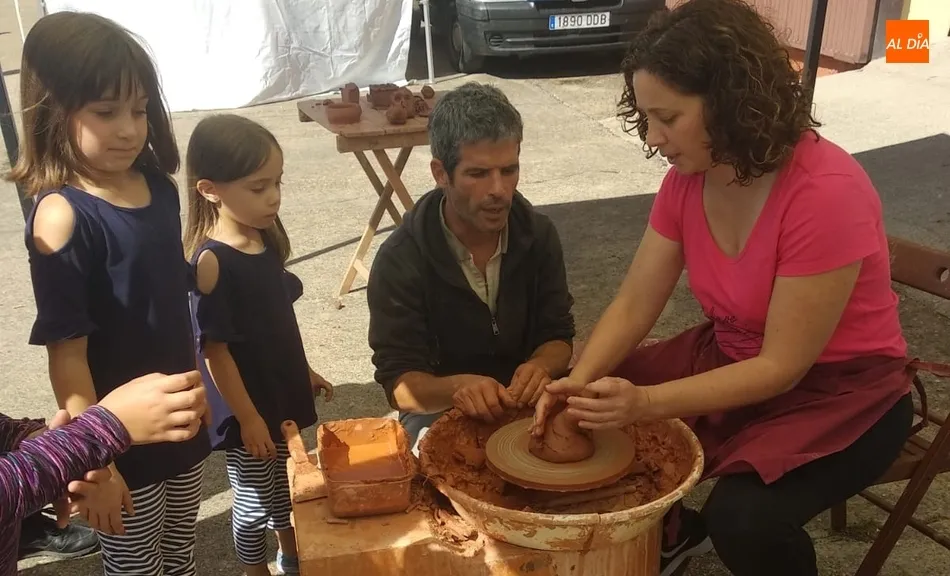 Foto 2 - La Feria de Artesan&iacute;a y Alimentaci&oacute;n, y la Feria Canina de Villar de Peralonso cumplen las...