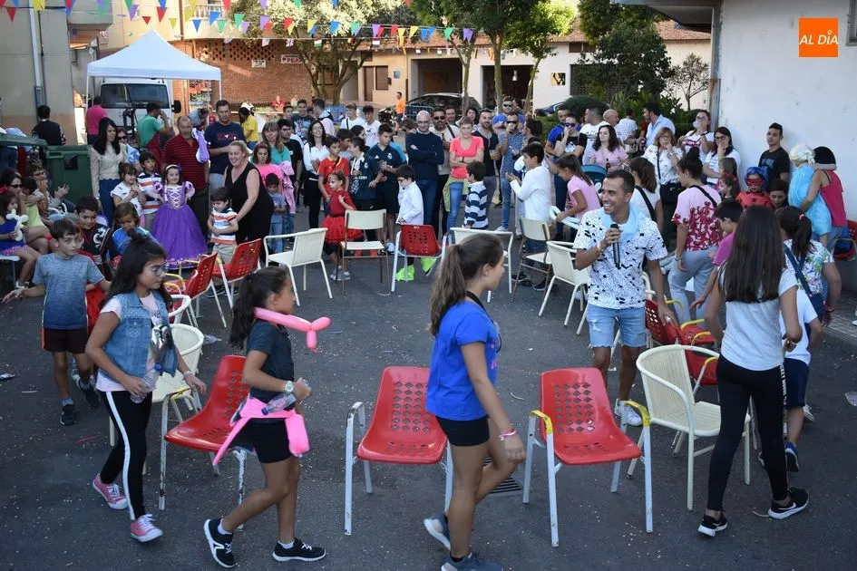 Foto 8 - Numerosas actividades amenizan las fiestas en el barrio San Miguel  