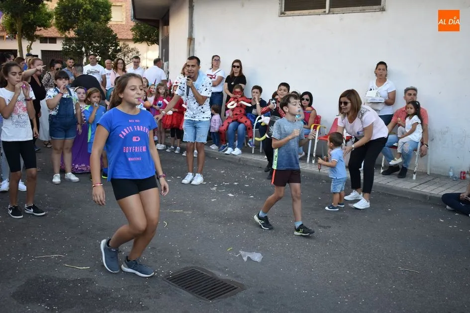 Foto 5 - Numerosas actividades amenizan las fiestas en el barrio San Miguel  
