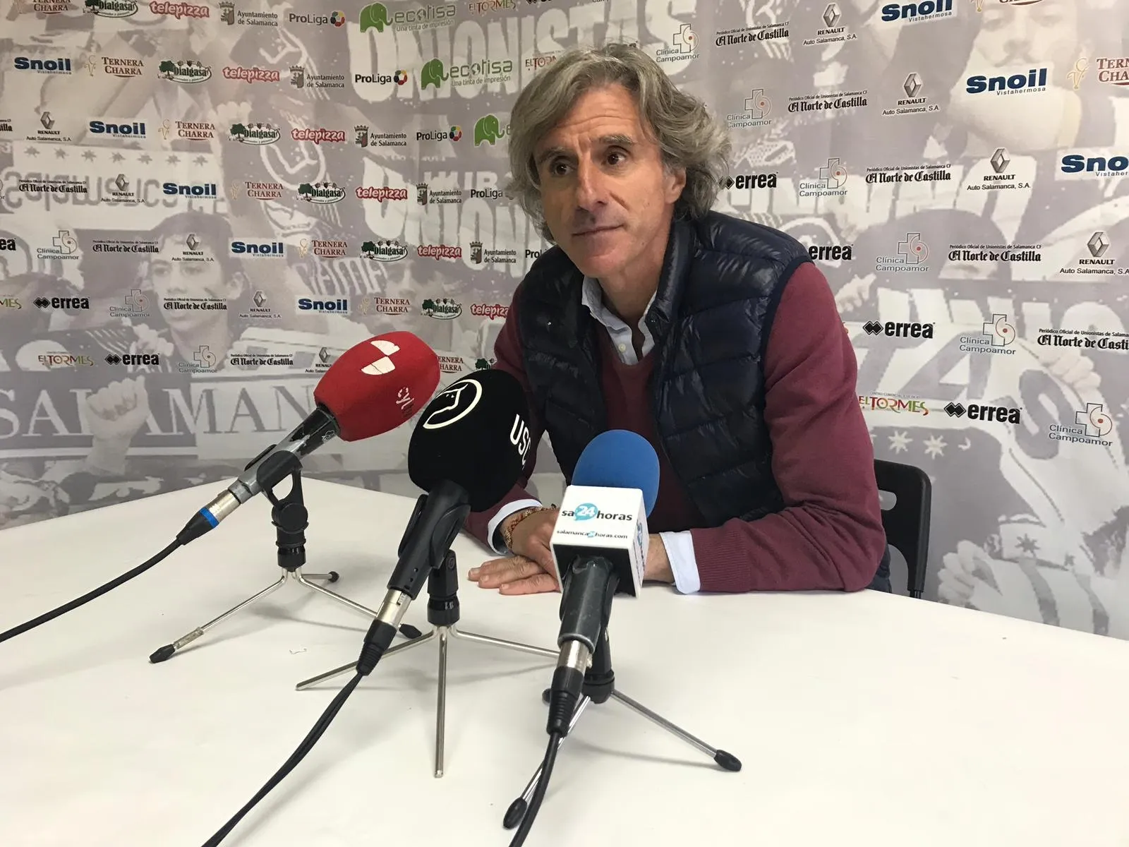 Roberto Aguirre: Estoy indignado. Hemos perdido el partido por una decisión inexplicable del...