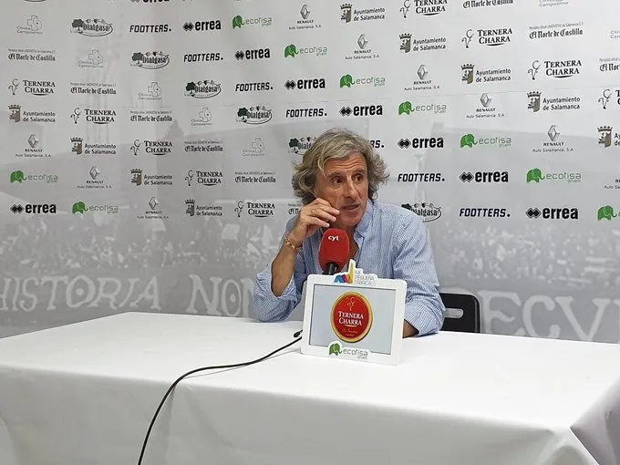 Foto 2 - Roberto Aguirre: &ldquo;Estoy indignado. Hemos perdido el partido por una decisi&oacute;n inexplicable del...