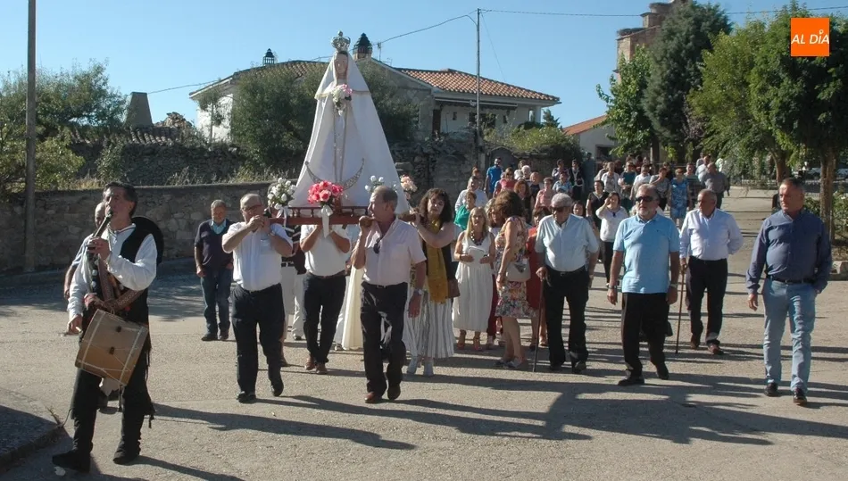 La Virgen del Rosario salía en procesión por las calles de Sardón de los Frailes