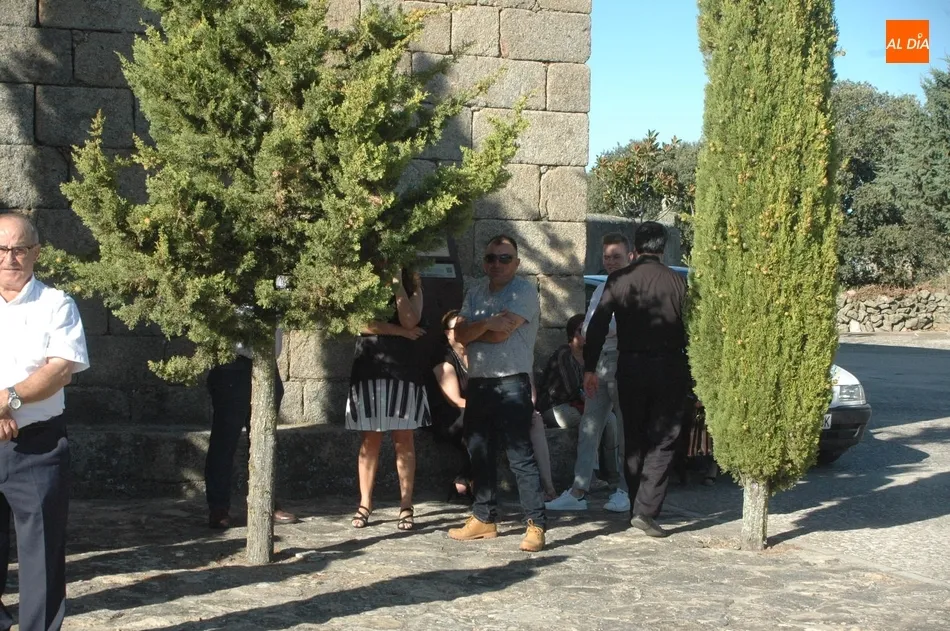 Foto 9 - Los vecinos de Sard&oacute;n de los Frailes no faltan a la cita con la Virgen del Rosario  
