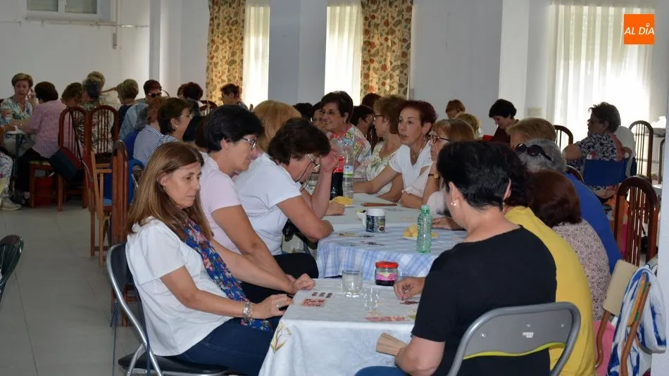 Foto 3 - Las Mujeres de la Asociaci&oacute;n &lsquo;Villa de Lumbrales&rsquo; celebran su ya tradicional jornada de...