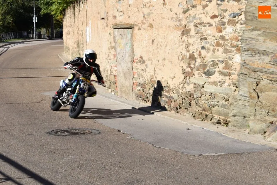 Foto 4 - Gran seguimiento de p&uacute;blico en la novedosa exhibici&oacute;n de pit-bikes  