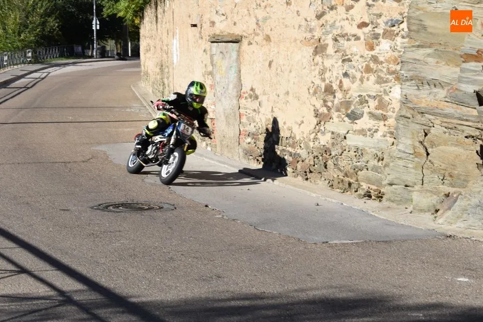 Foto 3 - Gran seguimiento de p&uacute;blico en la novedosa exhibici&oacute;n de pit-bikes  