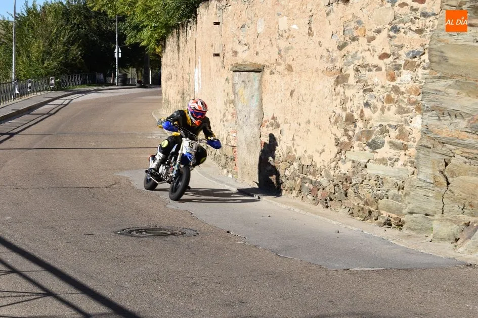 Foto 2 - Gran seguimiento de p&uacute;blico en la novedosa exhibici&oacute;n de pit-bikes  