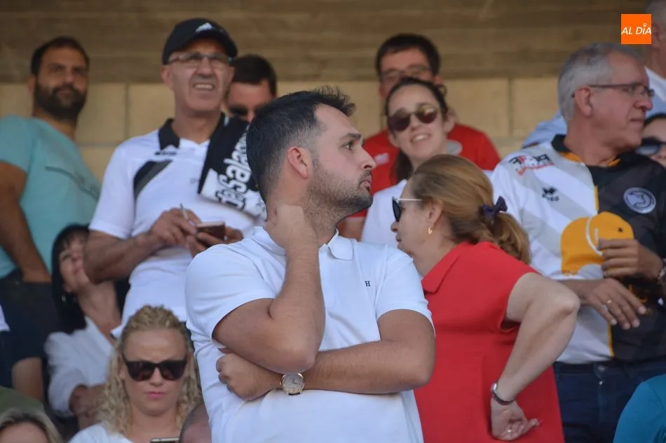 Foto 6 - La afici&oacute;n de Unionistas acompa&ntilde;&oacute; a su equipo y se quej&oacute; amargamente de las decisiones...