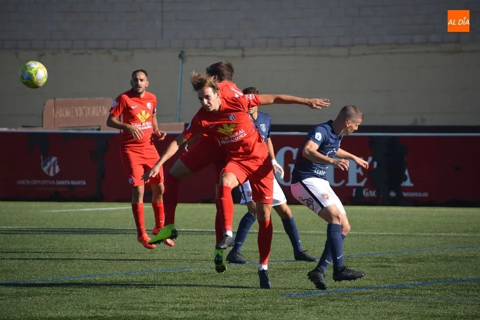 Foto 6 - El Santa Marta sigue siendo la sombra de lo que fue al perder contra el Burgos Promesas (0-2)