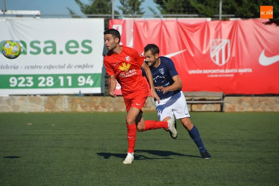 Foto 5 - El Santa Marta sigue siendo la sombra de lo que fue al perder contra el Burgos Promesas (0-2)