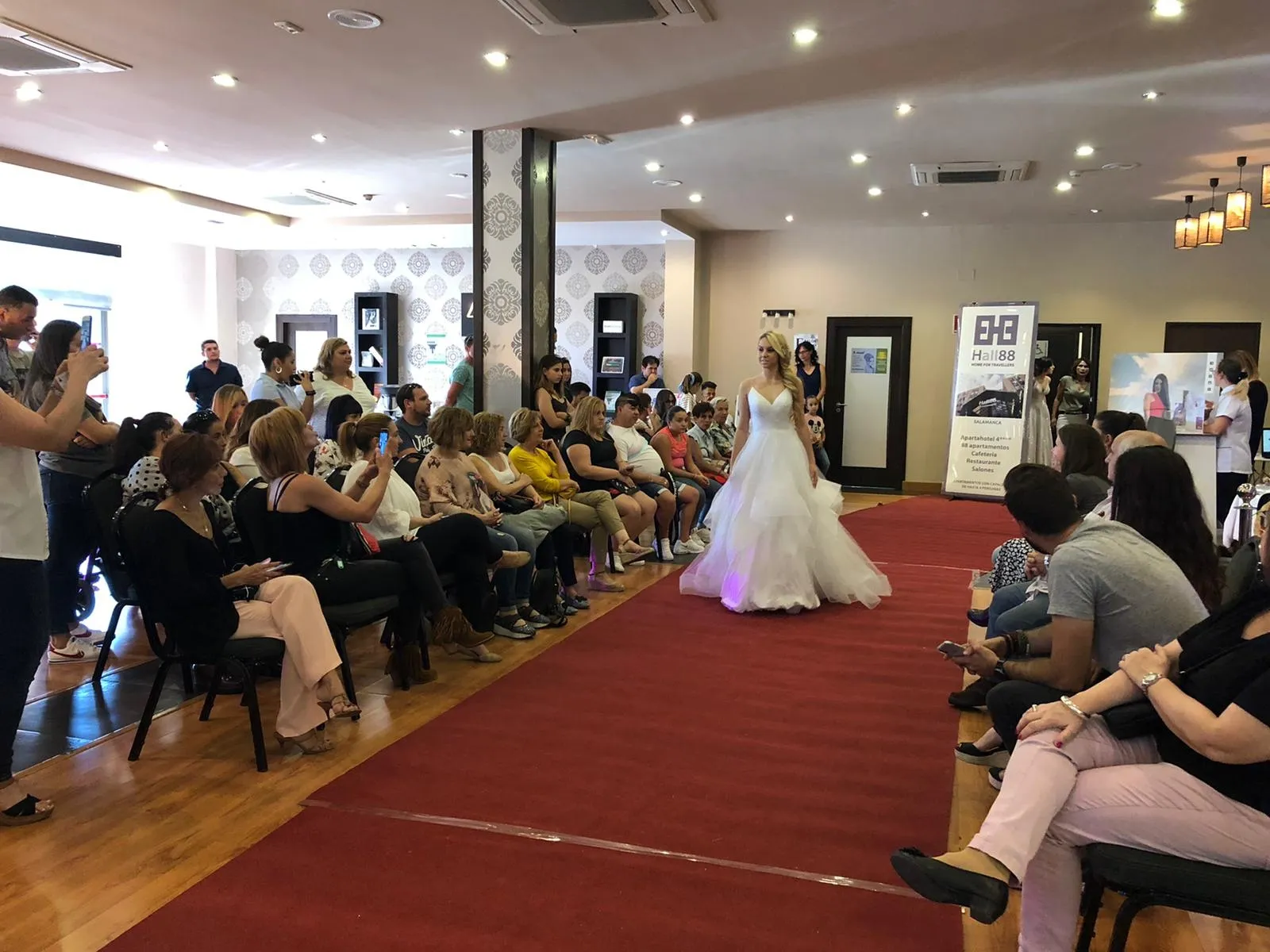Foto 4 - La II Feria de Boda atrae a numeroso p&uacute;blico al Hall 88