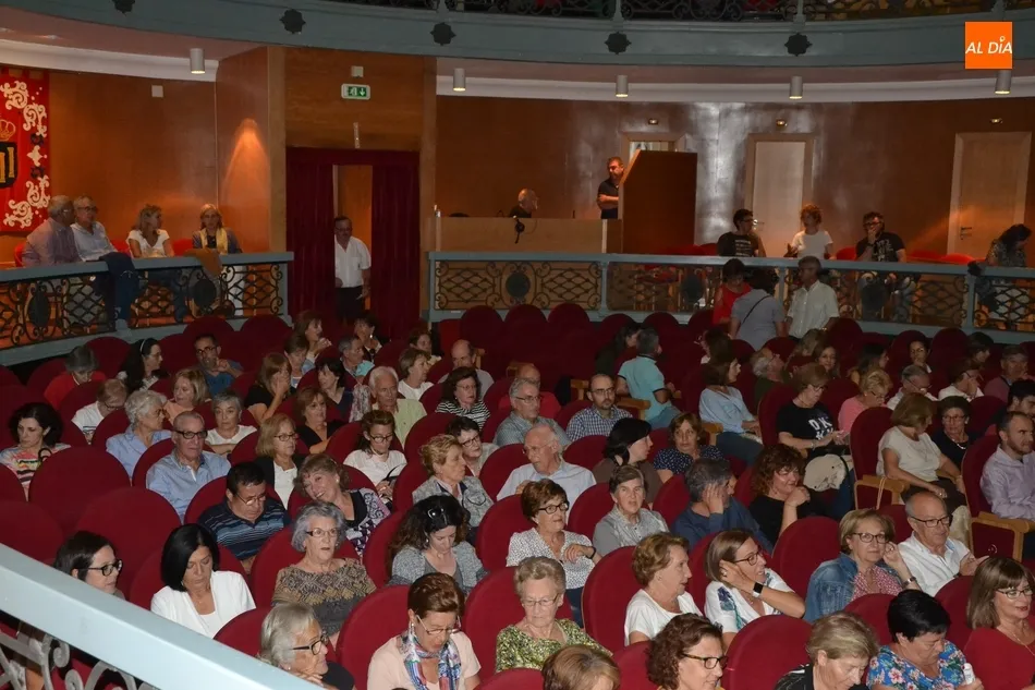 Foto 10 - Juana La Loca sube el tel&oacute;n del oto&ntilde;o teatral con una aceptable entrada de p&uacute;blico  