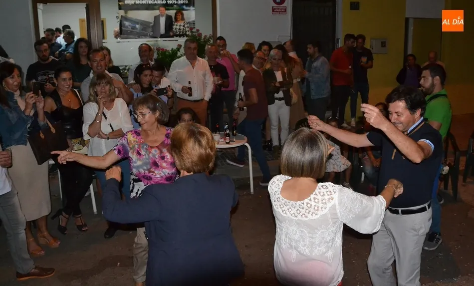 Foto 11 - Manolo y Eusebia festejan su jubilaci&oacute;n tras casi medio siglo al frente del Bar Monte-Carlo  